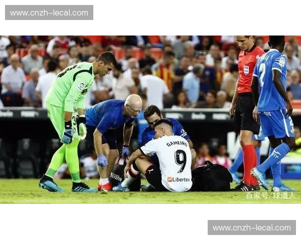 国际足联强制推行降温暂停机制 每半场第22与67分钟将中断补水 国际足联强制推行降温暂停机制 每半场第22与67分钟将中断补水